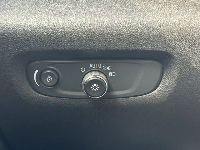 Used 2023 Chevrolet Traverse LT AWD/4WD image 35