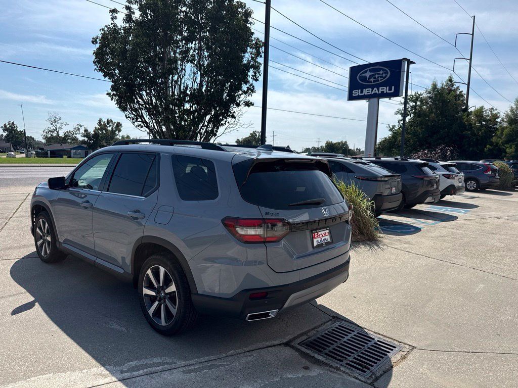 Used 2025 Honda Pilot Touring image 5