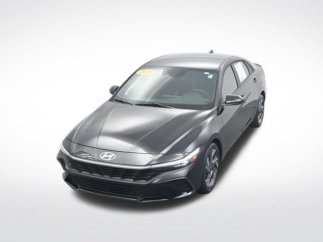 Used 2025 Hyundai Elantra Sport FWD image 28