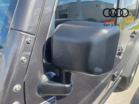 Used 2017 Jeep Wrangler Unlimited Rubicon w/ Connectivity Group AWD/4WD image 7