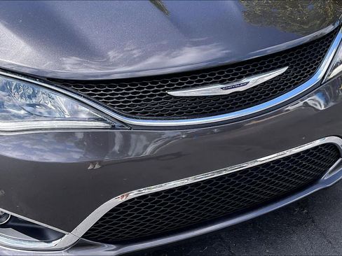Used 2020 Chrysler Pacifica Limited image 30