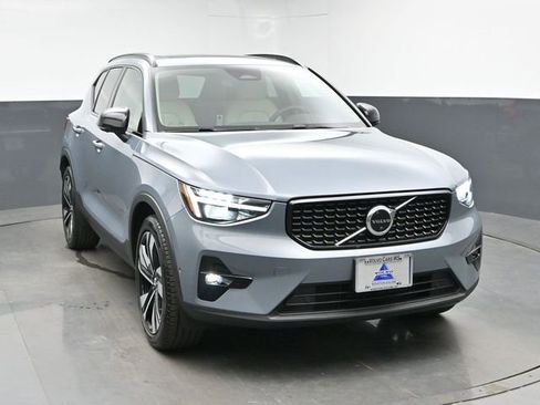 Used 2023 Volvo XC40 B5 Ultimate w/ Climate Package AWD/4WD image 2