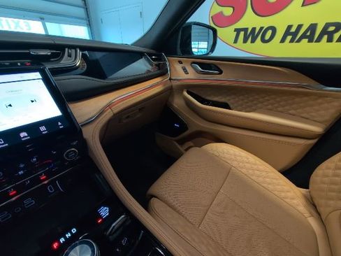 Used 2024 Jeep Grand Cherokee L Summit AWD/4WD image 32