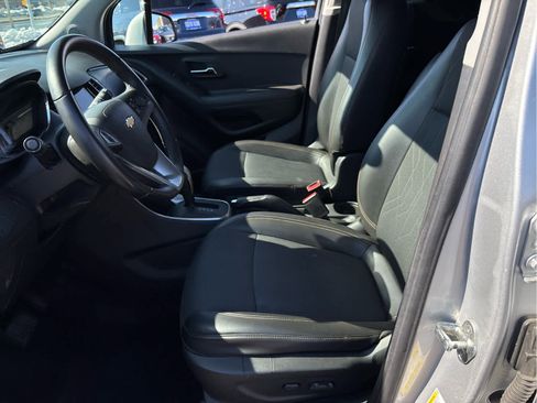 Used 2018 Chevrolet Trax LT w/ LT Convenience Package image 8