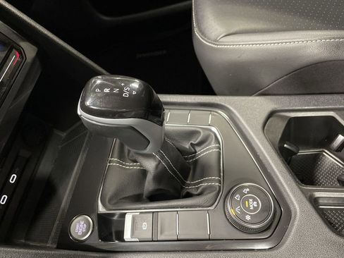 Used 2024 Volkswagen Tiguan SE image 15