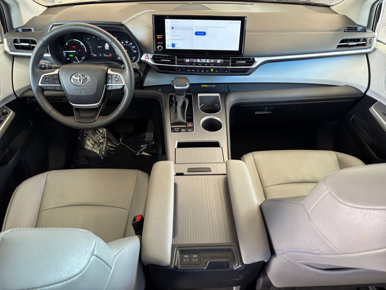 Used 2025 Toyota Sienna XLE FWD image 35