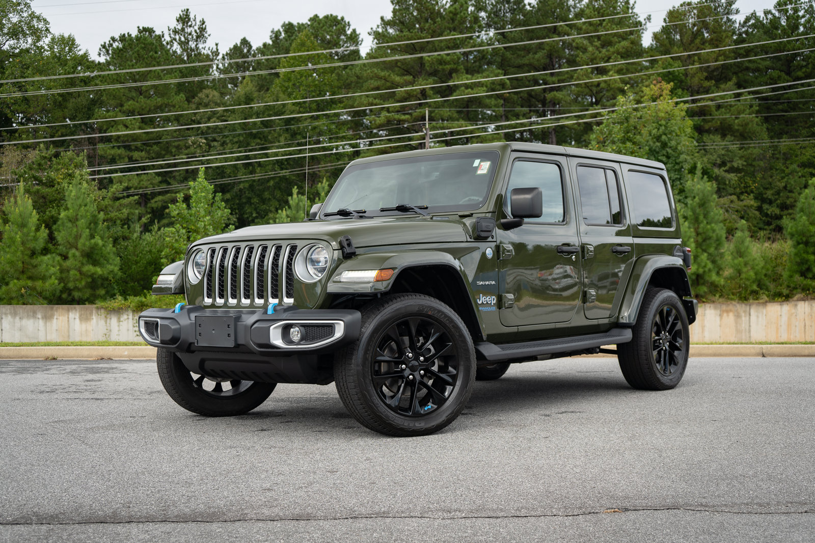 Used 2022 Jeep Wrangler Unlimited Sahara w/ Cold Weather Group AWD/4WD image 1