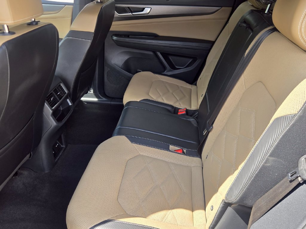 Certified 2024 Volkswagen Atlas Cross Sport SE FWD image 12