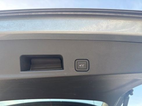 Used 2025 Chevrolet Traverse LT FWD image 30