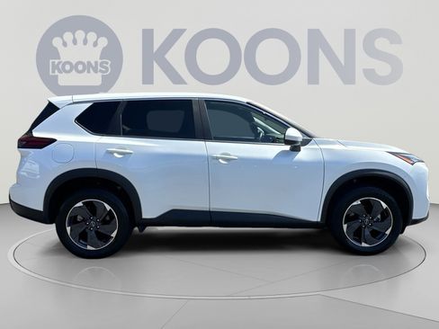 Used 2024 Nissan Rogue SV FWD image 12