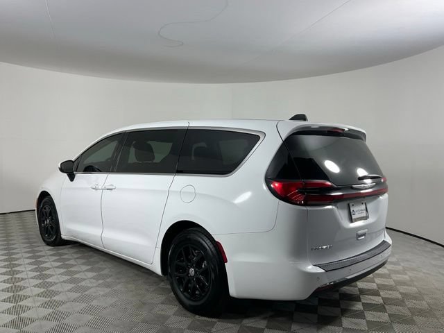 Used 2023 Chrysler Pacifica Touring-L FWD image 7