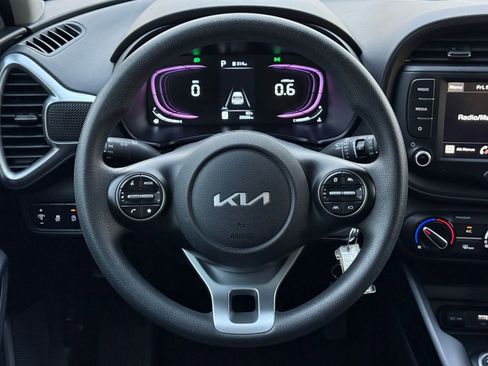 Used 2025 Kia Soul LX w/ LX Technology Package image 28