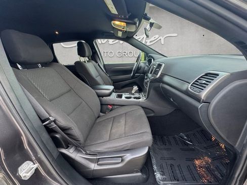 Used 2021 Jeep Grand Cherokee Laredo image 24