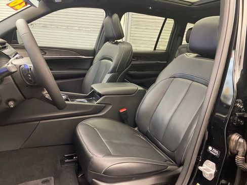 Certified 2026 Jeep Grand Cherokee Limited AWD/4WD image 28