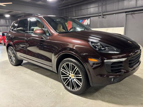 Used 2018 Porsche Cayenne Platinum Edition w/ Premium Package Plus AWD/4WD image 11
