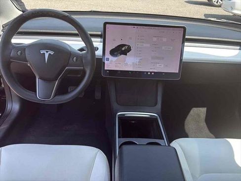 Used 2021 Tesla Model 3 Standard Range Plus image 22