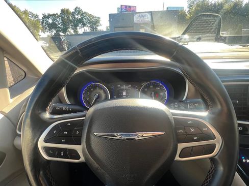 Used 2018 Chrysler Pacifica Touring-L w/ Premium Audio Group image 14