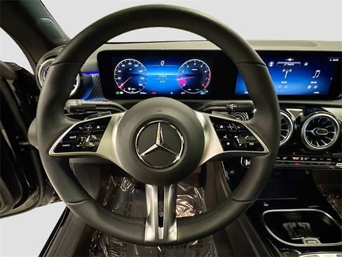 Certified 2025 Mercedes-Benz CLA 250 4MATIC image 11