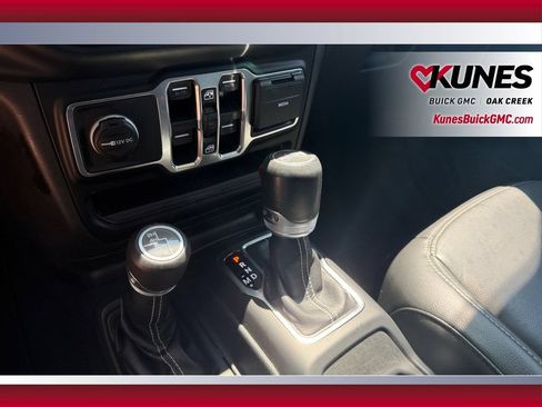 Used 2019 Jeep Wrangler Unlimited Sahara w/ Dual Top Group AWD/4WD image 31