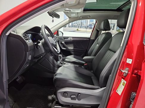 Certified 2023 Volkswagen Tiguan SE w/ Panoramic Sunroof Package FWD image 16