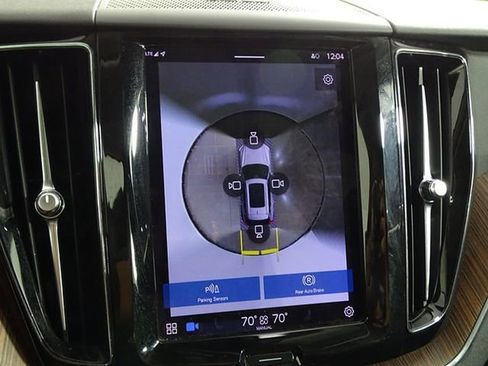 Used 2023 Volvo XC60 B5 Plus image 10