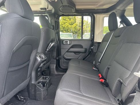 Used 2022 Jeep Wrangler Unlimited Sahara w/ Cold Weather Group AWD/4WD image 12