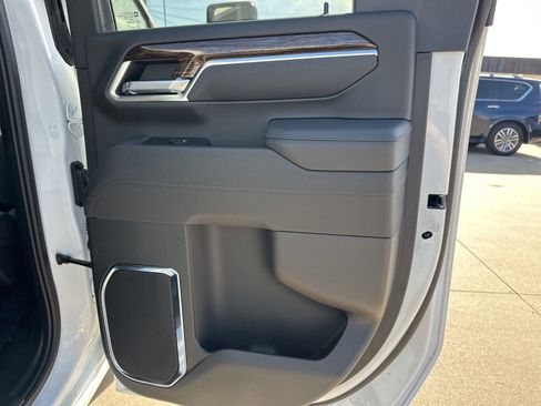 New 2025 GMC Sierra 2500 SLE w/ SLE Value Package; image 18