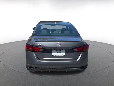 Used 2025 Nissan Altima 2.5 SV FWD image 11