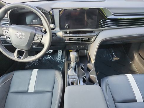 Used 2026 Toyota Camry SE FWD image 11