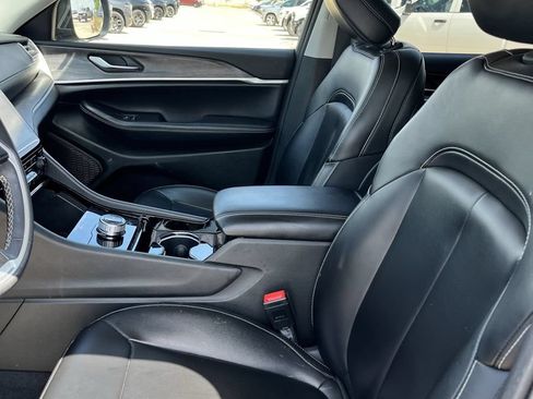 Used 2023 Jeep Grand Cherokee L Limited RWD image 9