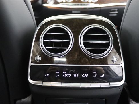 Used 2018 Mercedes-Benz S 560 4MATIC Sedan image 21