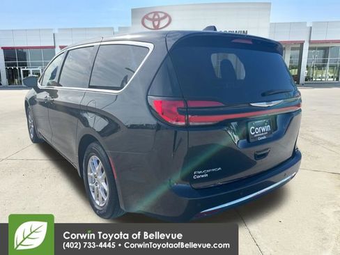 Used 2024 Chrysler Pacifica Touring-L FWD image 3