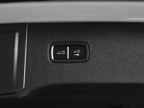 Used 2026 Porsche Cayenne AWD/4WD image 34