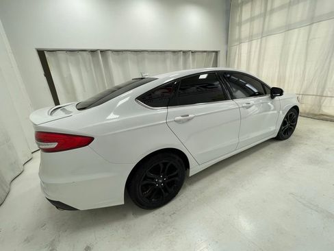Used 2019 Ford Fusion SE w/ Equipment Group 151A FWD image 4