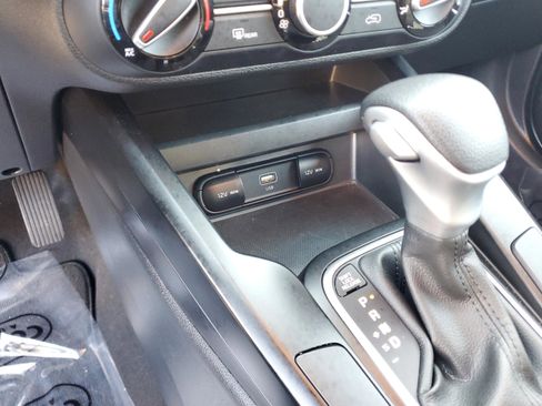 Certified 2025 Kia Soul LX image 22