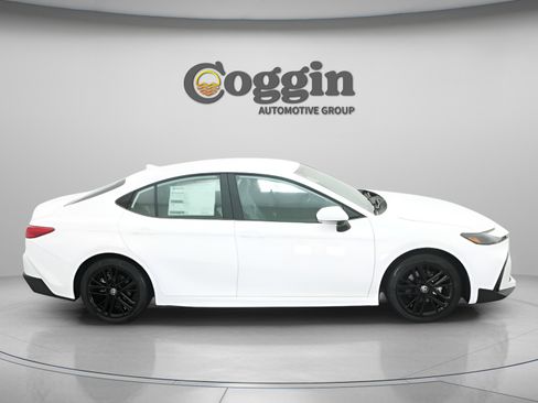 New 2026 Toyota Camry SE FWD image 21