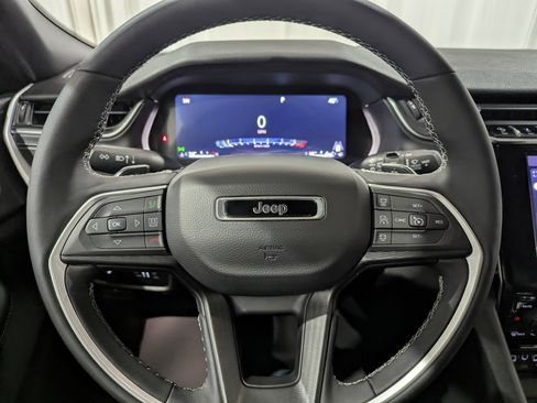 Used 2024 Jeep Grand Cherokee Altitude image 15