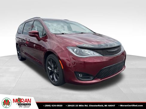 Used 2019 Chrysler Pacifica Limited w/ S Appearance Package FWD image 4