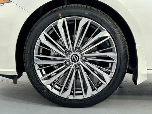 Used 2025 Nissan Altima 2.5 SL FWD image 34