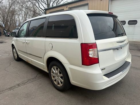Used 2015 Chrysler Town & Country Touring FWD image 9