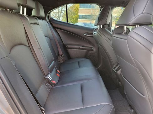 Used 2019 Lexus UX 200 F Sport image 29