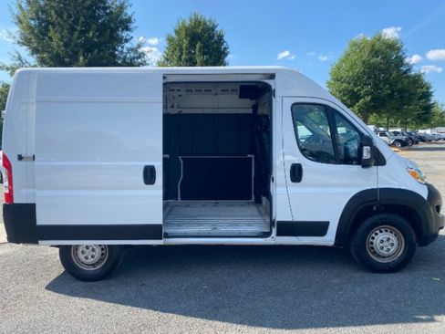 Used 2025 RAM ProMaster 2500 w/ Convenience Group FWD image 7