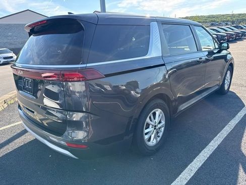 Used 2024 Kia Carnival LX FWD image 3