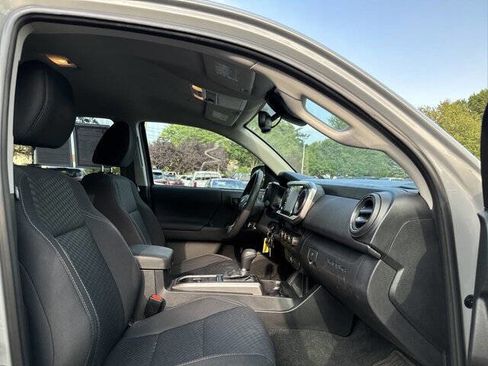 Used 2021 Toyota Tacoma SR5 w/ Trail Edition image 8