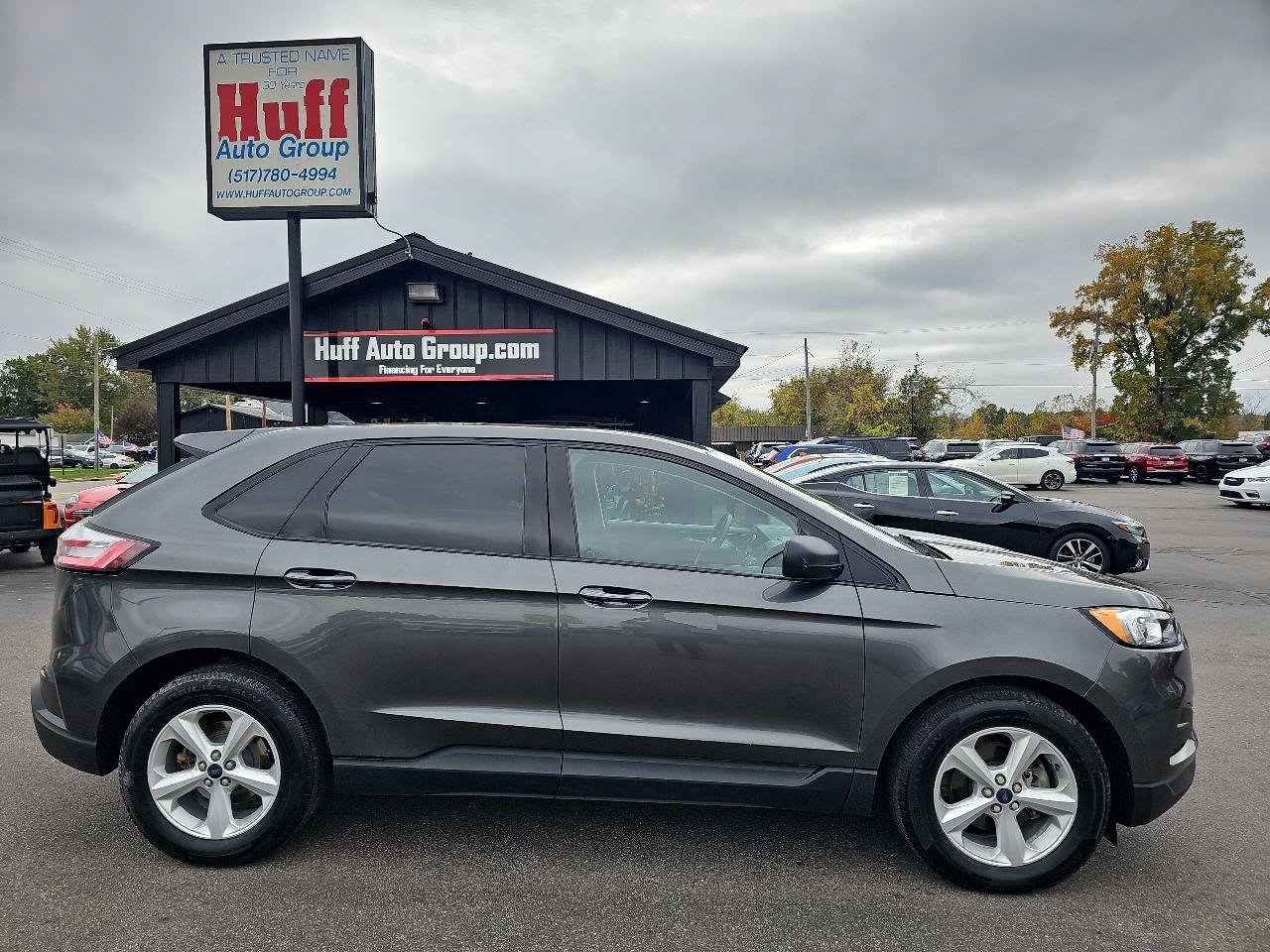 Used 2019 Ford Edge SE FWD image 2