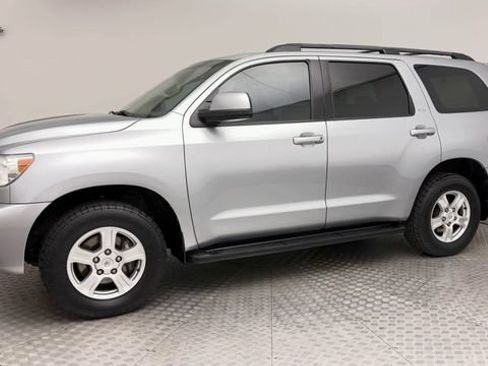 Used 2014 Toyota Sequoia SR5 AWD/4WD image 6