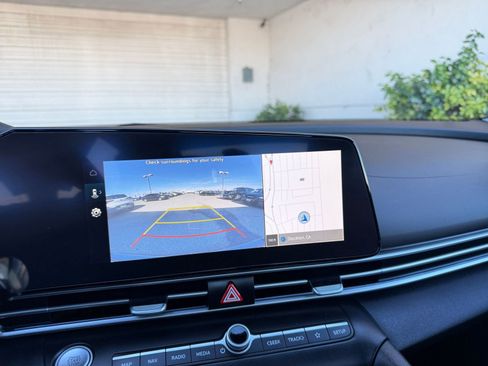 Used 2025 Hyundai Elantra SEL image 20