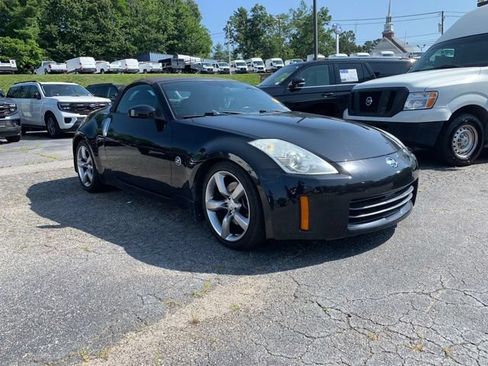 Used 2008 Nissan 350Z Touring RWD image 2