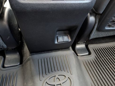Used 2020 Toyota 4Runner Limited AWD/4WD image 19