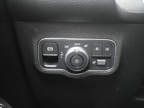 Used 2022 Mercedes-Benz GLB 250 4MATIC image 18